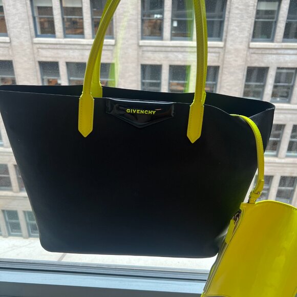 Givenchy Antigona Shopper Tote - Picture 4 of 7